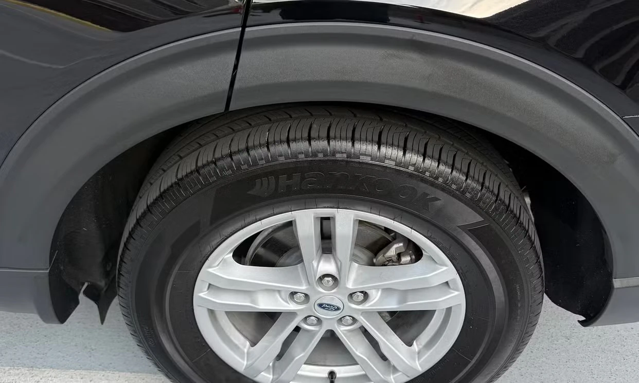 Ford Explorer - View 6