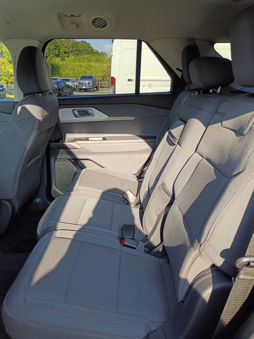 Ford Explorer Active RWD - View 7