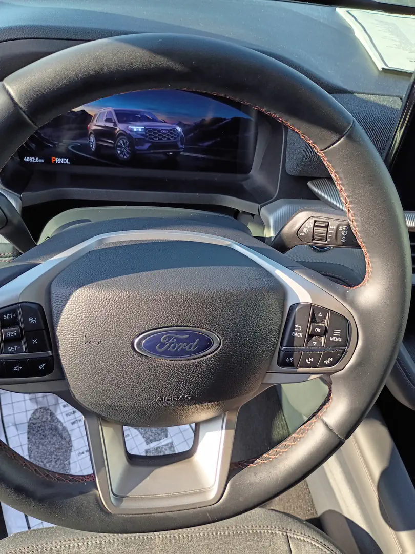Ford Explorer Active RWD - View 4