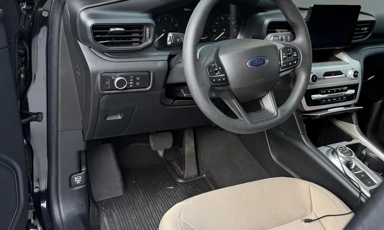 Ford Explorer - View 7