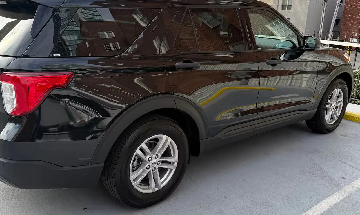 Ford Explorer - View 3