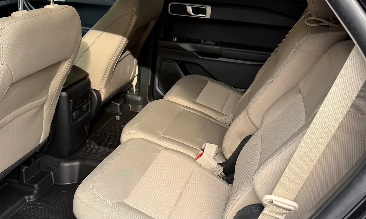Ford Explorer - View 5