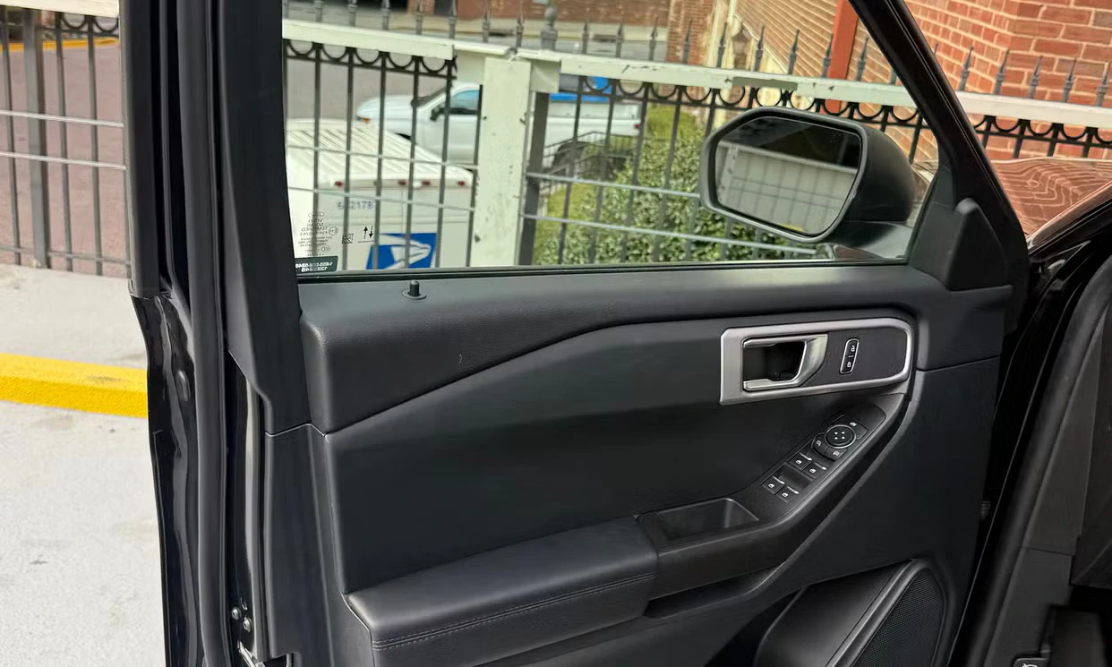 Ford Explorer - View 8